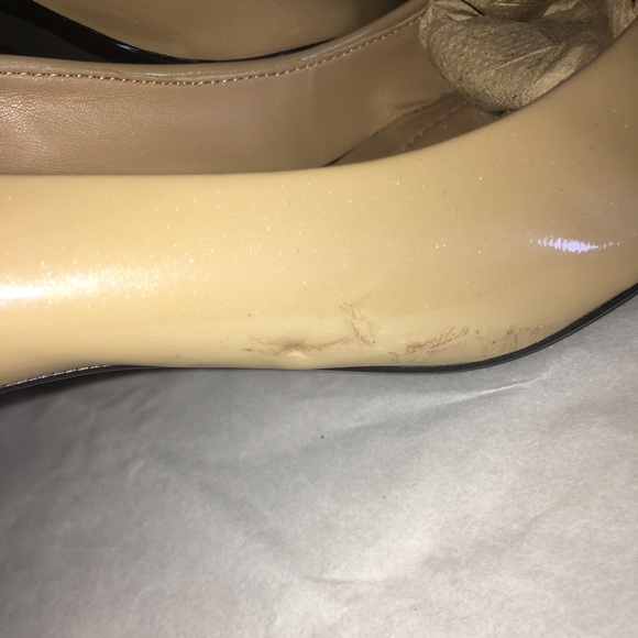 Isaac Mizrahi Pointy Cap Toe Heels Nude & Black - Picture 8 of 8